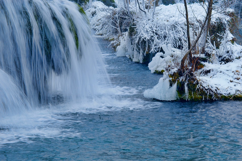 Crollo cascata ghiaccio