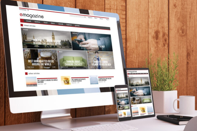 dispositivi-reattivi-sul-rendering-3d-del-sito-web-di-e-magazine-in-studio-in-legno